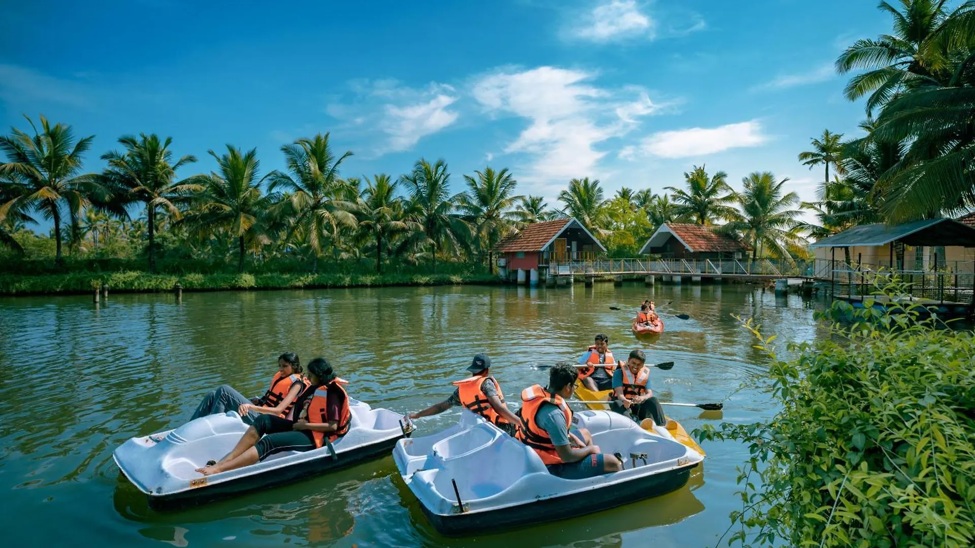 Munroe Island Lake Resort Mundrothuruth