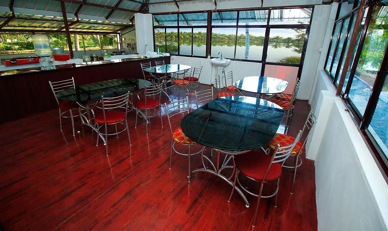 Munroe Island Lake Resort Mundrothuruth Indien